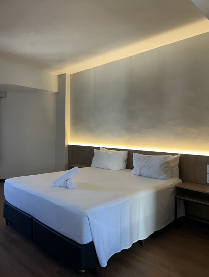Quarto confortável do Hotel Évora em Florianópolis