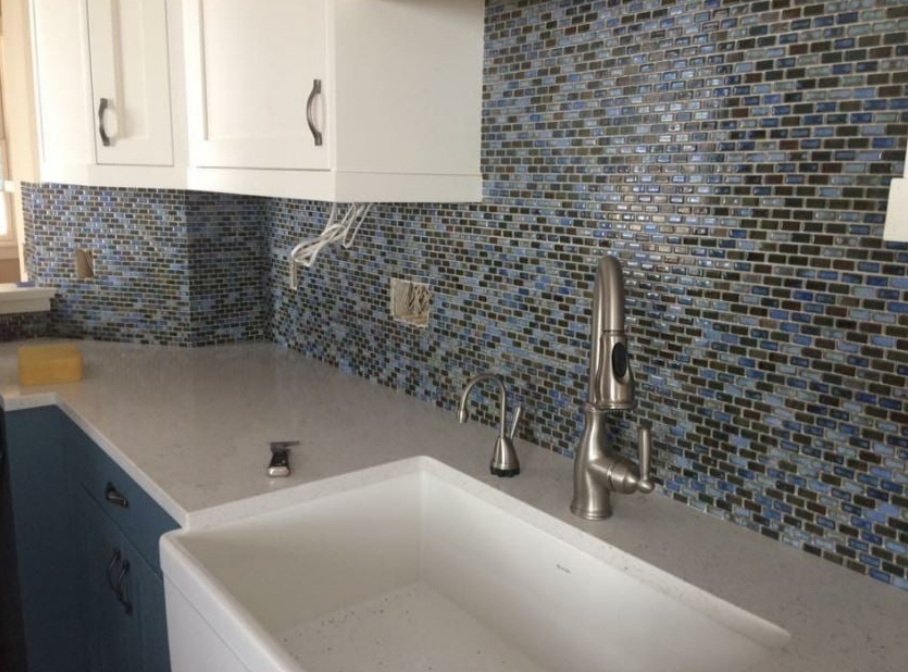 A kitchen with a sink and a faucet.