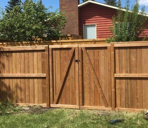 Commercial fence for a restaurant