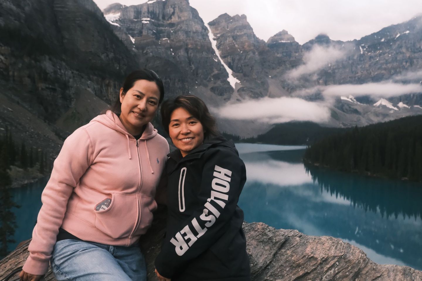 Happy guests on Banff Bear Travel small group tour, max 14 guests per tour from Calgary to Moraine, Banff National Park