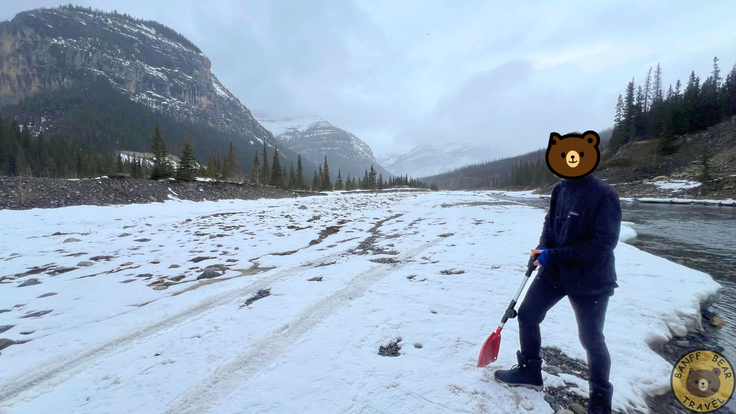 Happy guests on Banff Bear Travel small group tour, max 14 guests per tour from Calgary to Banff National Park