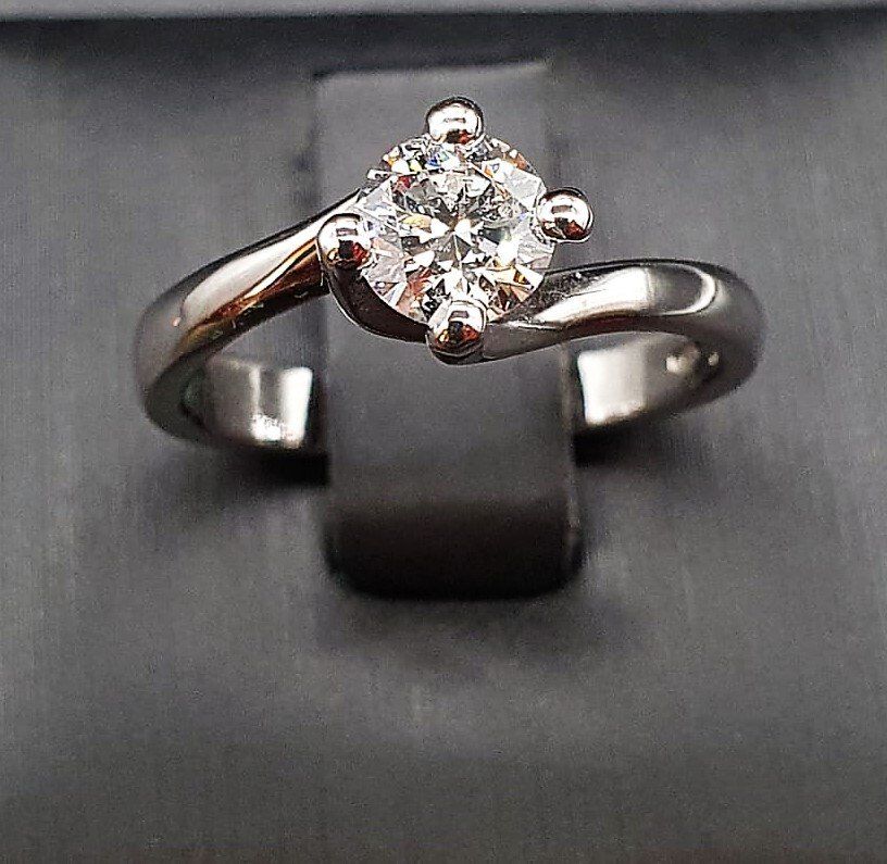Anello in oro bianco 18 Kt con DIAMANTE da 0,52 Ct montatura Valentino purezza VVS2
