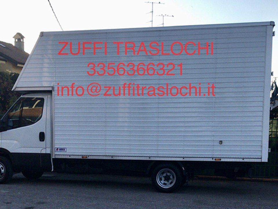 Camion per traslochi con contatti