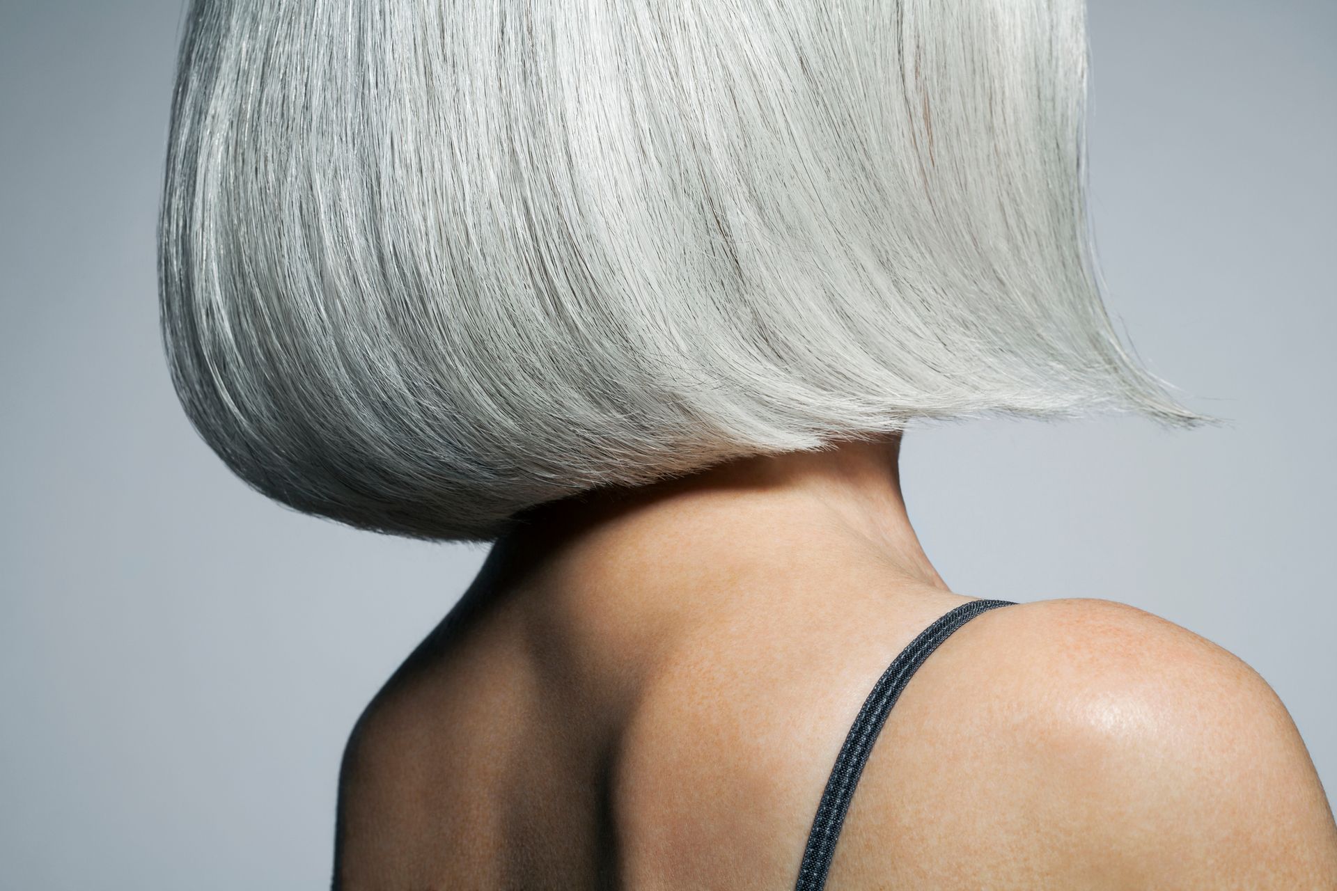 capelli grigi con caschetto