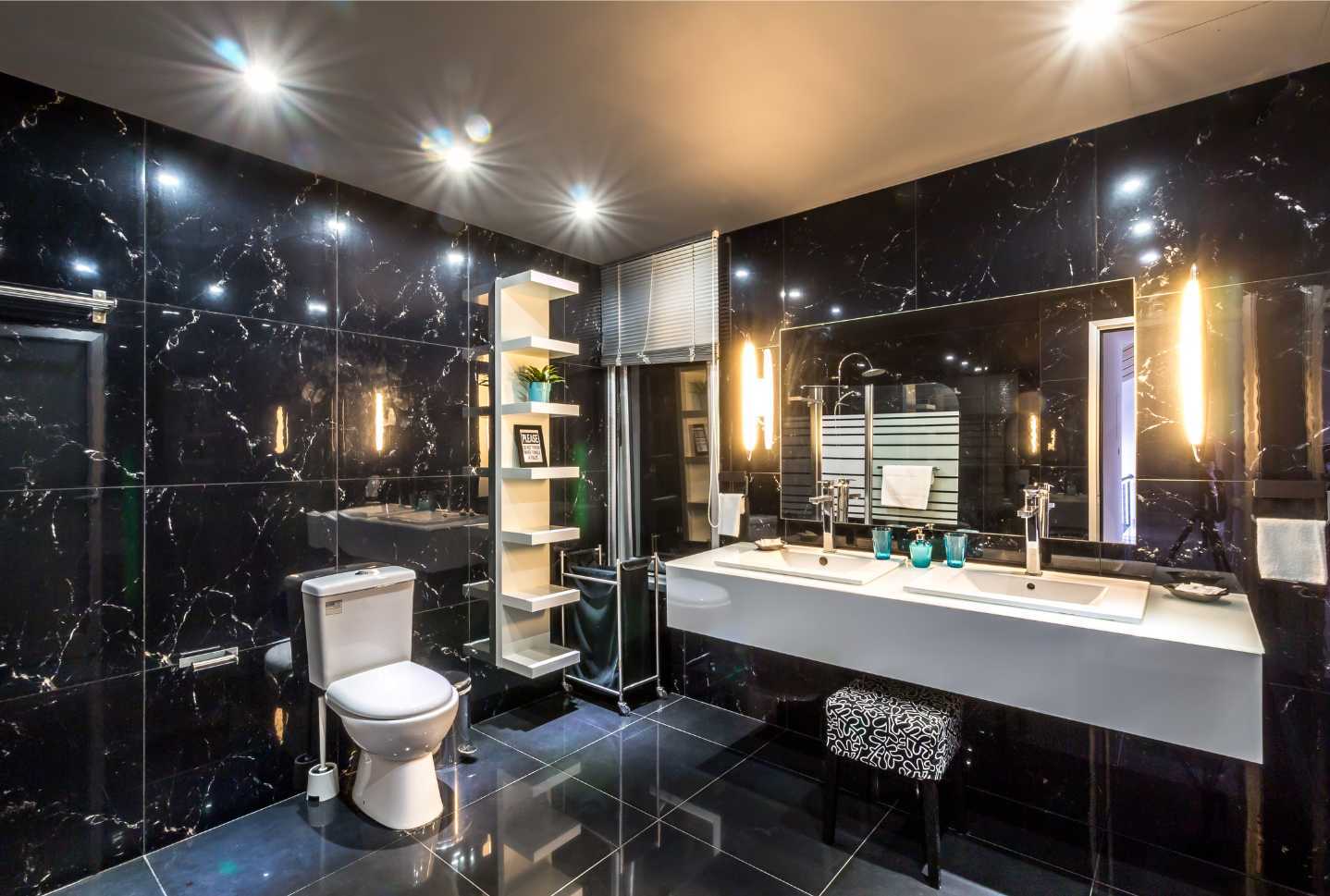 Black and white style washroom