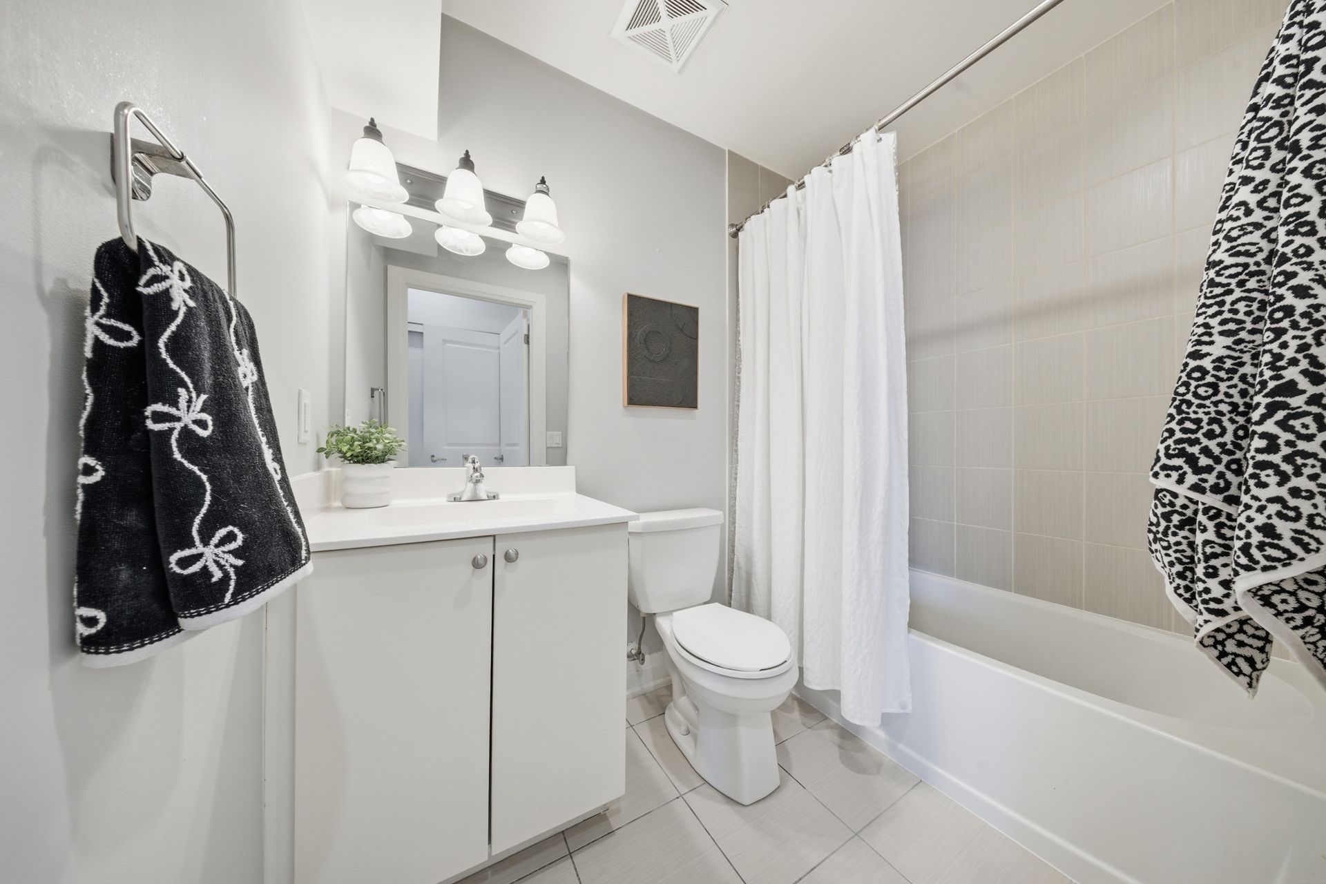 48 Coles Bathroom