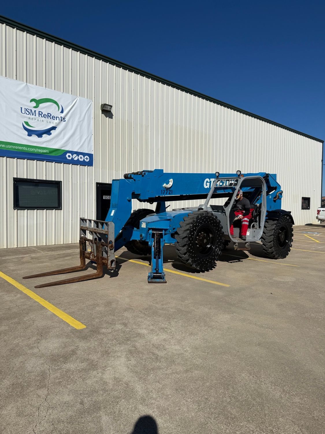 GENIE GTH1056 CAB Telehandler