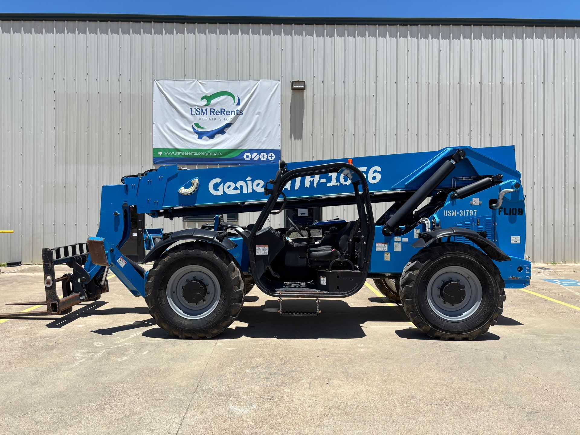 GENIE GTH1056 CAB Telehandler