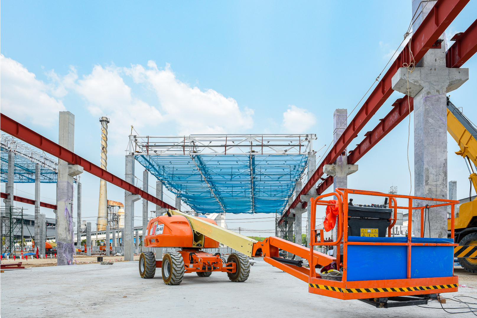 Boom lift JLG standby with Steel structure roof truss installed under at the construction site project