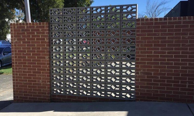 feature breeze wall
