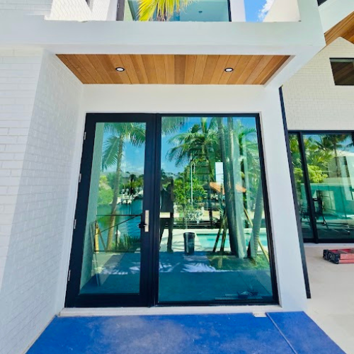 A house with a lot of windows and a blue rug