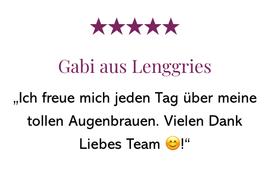 Fünf-Sterne-Bewertung von Gabi aus Lenggries, die ihre tägliche Freude über ihre neuen Augenbrauen zum Ausdruck bringt und dem Team dankt.