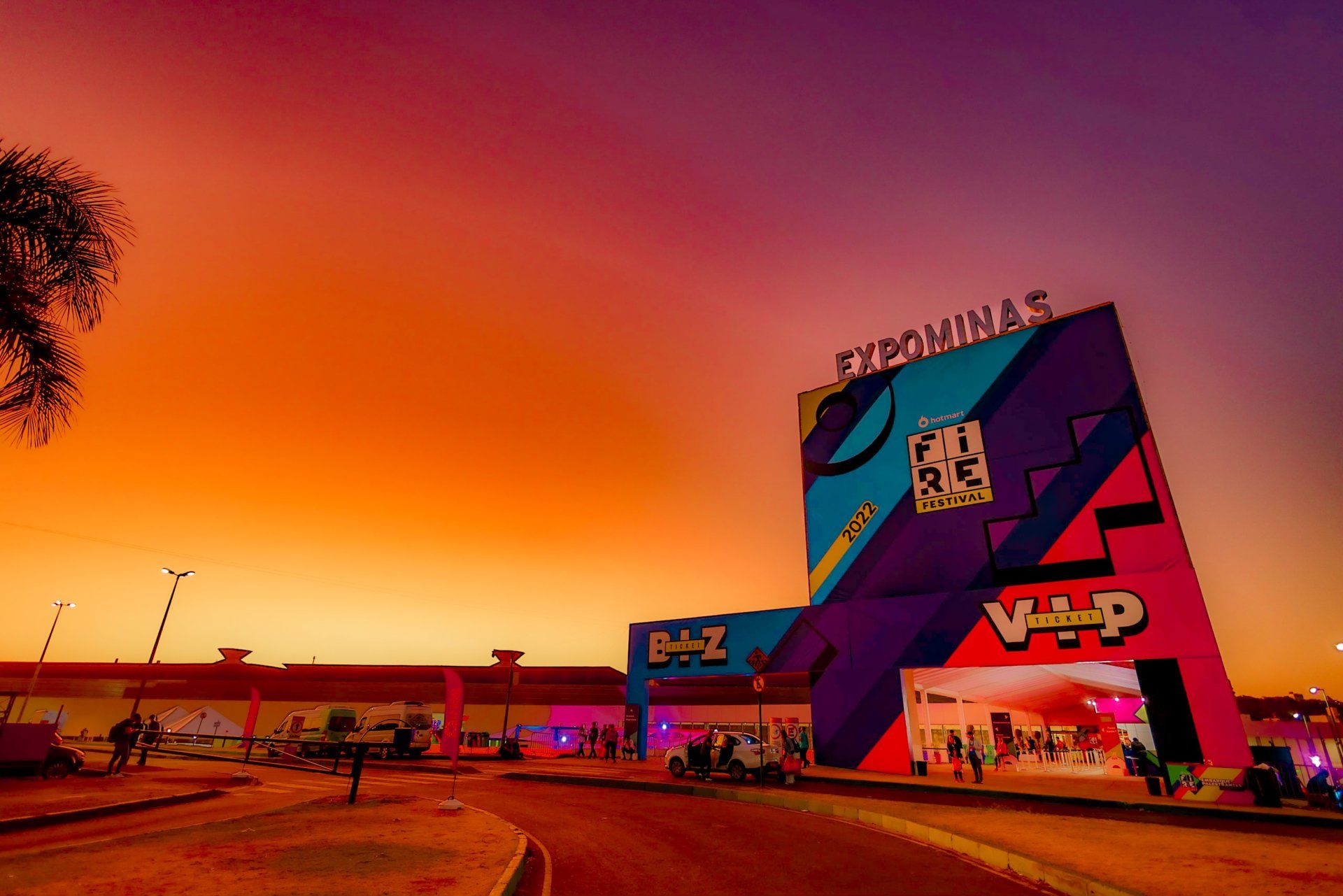A colorful building with the word terminals on it