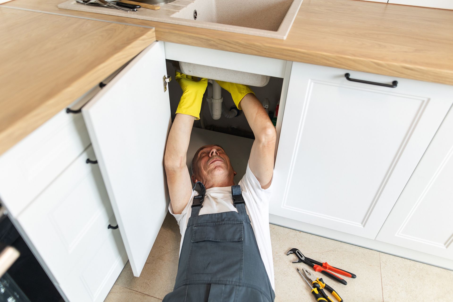 Plumber Unclogging a Tub Drain — Santa Margarita, CA — RSM Plumbing