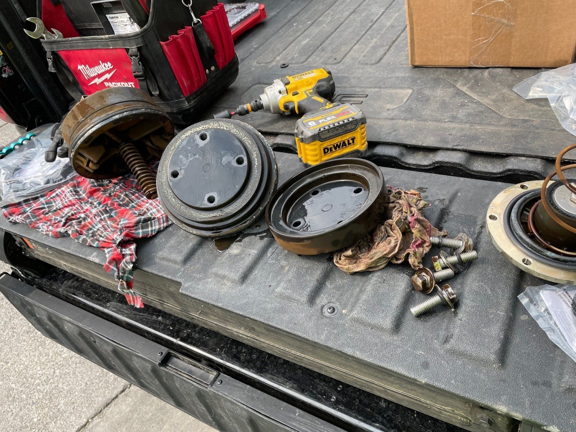 A drill is sitting on the back of a truck.