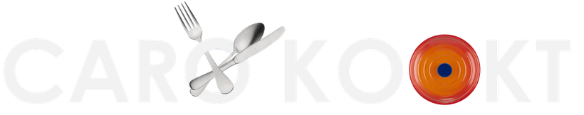 Een cartoonachtige zilveren schaar, een grijs gereedschap en een gloeiende oranjerode cirkel die op een doelwit lijkt, op een witte achtergrond
