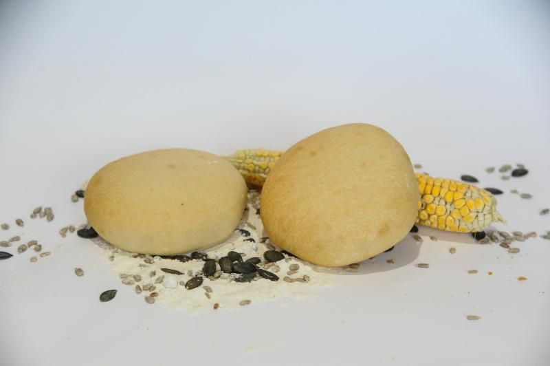 2 panetti rotondi di pane arabo