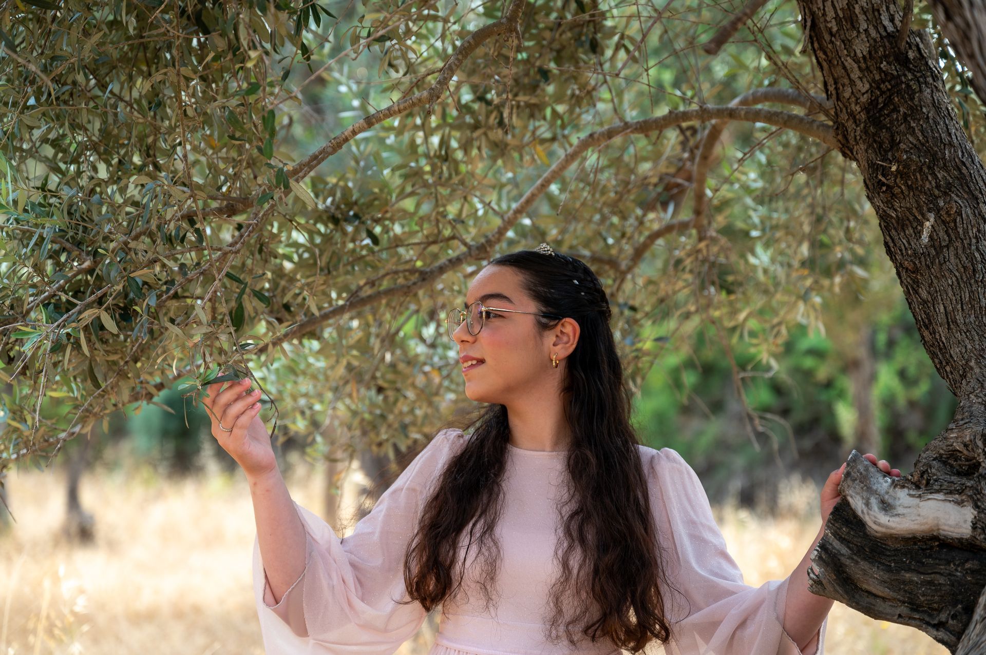 ילדת בת מצווה בצילומים בטבע