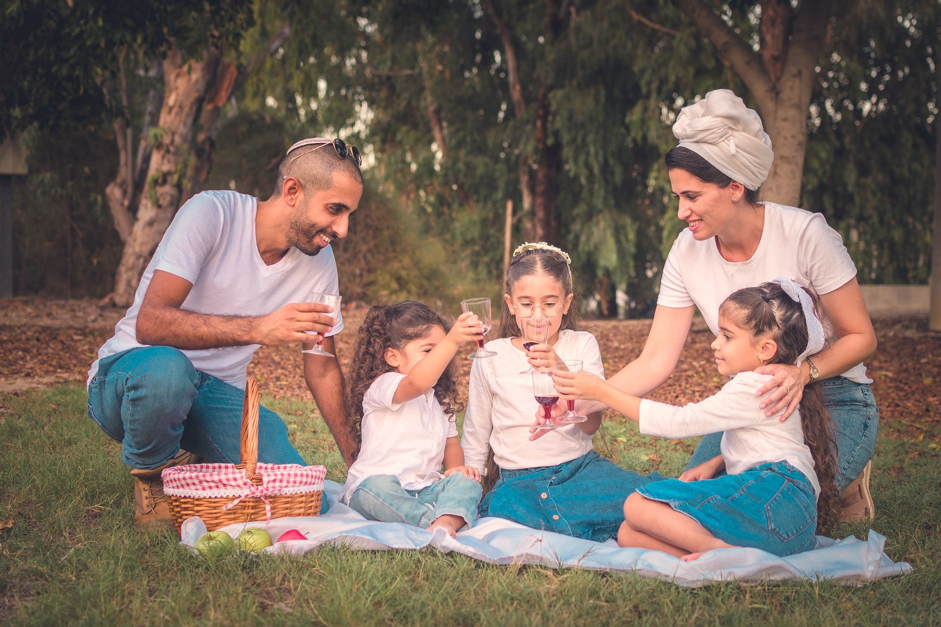 משפחה של 5 נפשות בצילום משפחתי