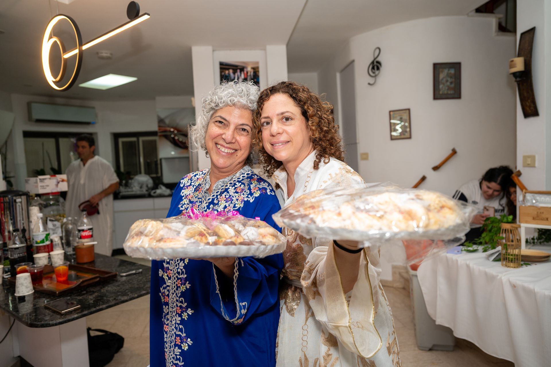 אורחות הכלה בטקס חינה מסורתי ומרגש
