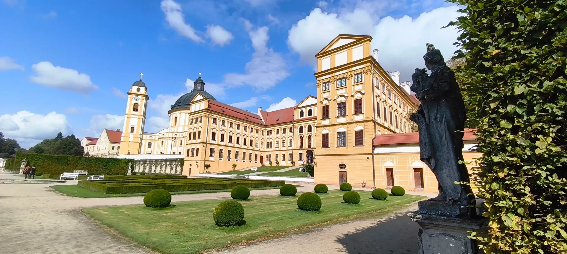Třebíč UNESCO Jewish Quarter and St. Procopius Basilica with Jaroměřice nad Rokytnou Baroque chateau