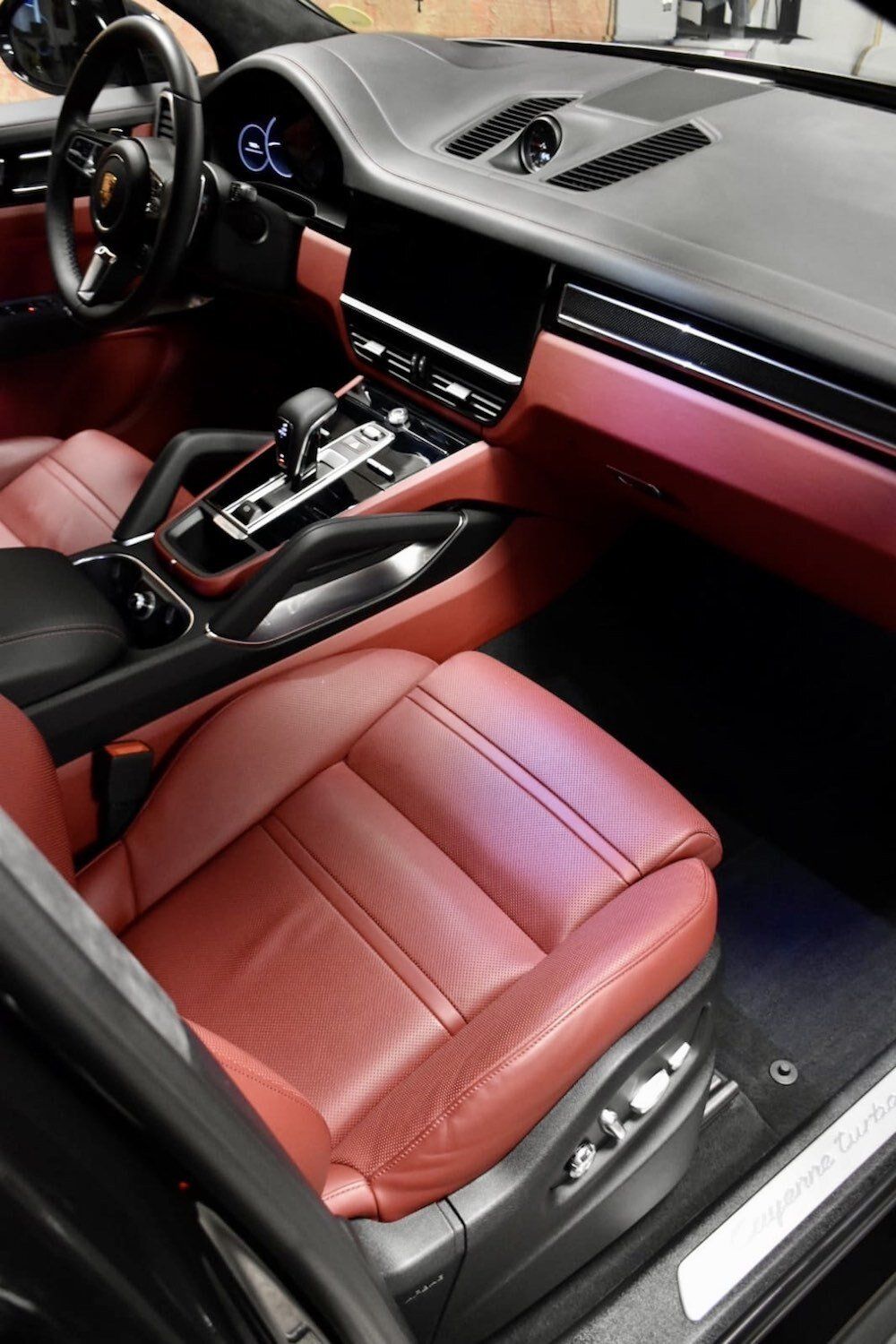Porsche: Autositze in rotem Leder