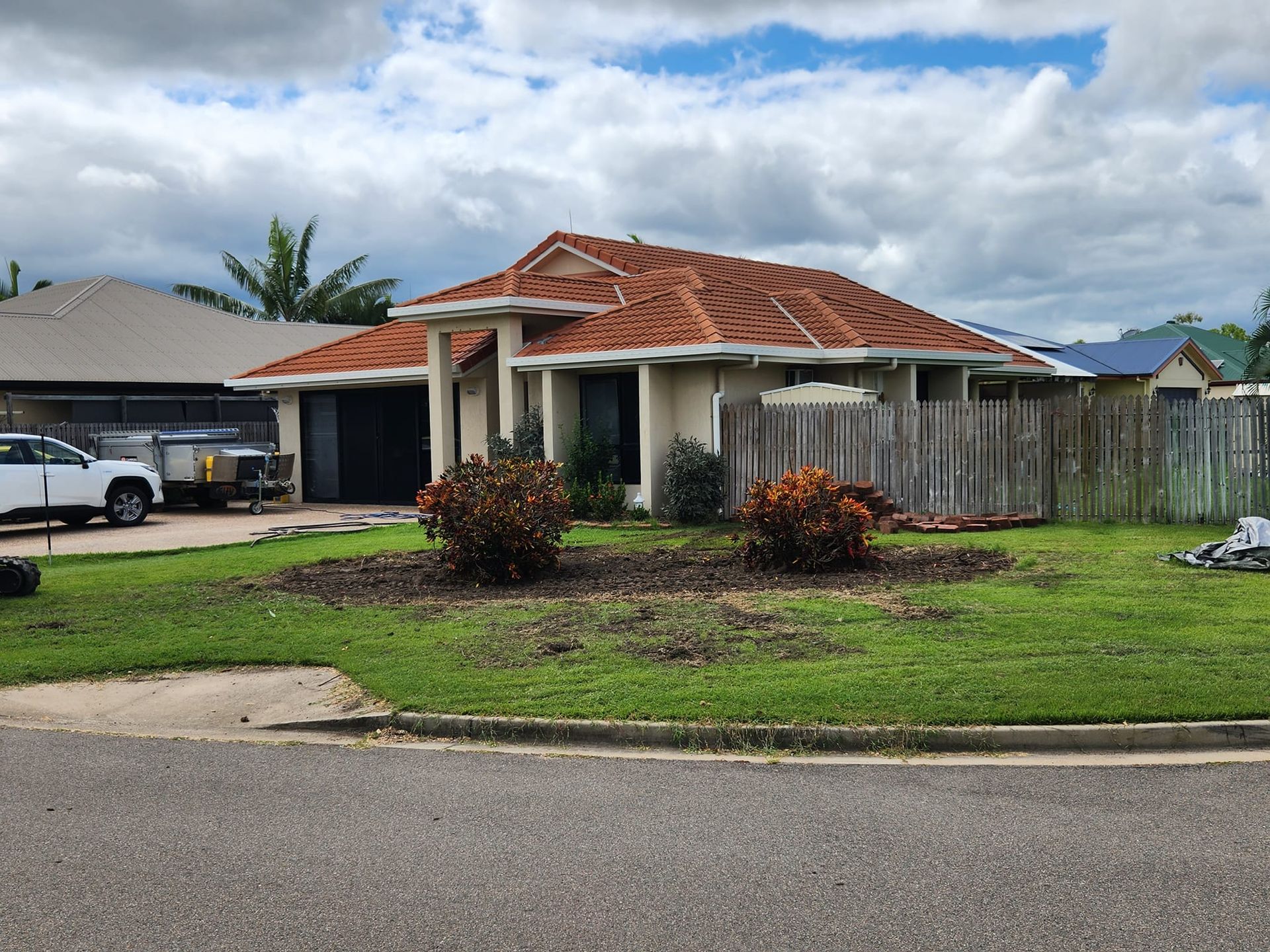 House With Orange Roof, Beige Walls, and a Round Lawn — AGM HIRE NQ in Kelso, QLD