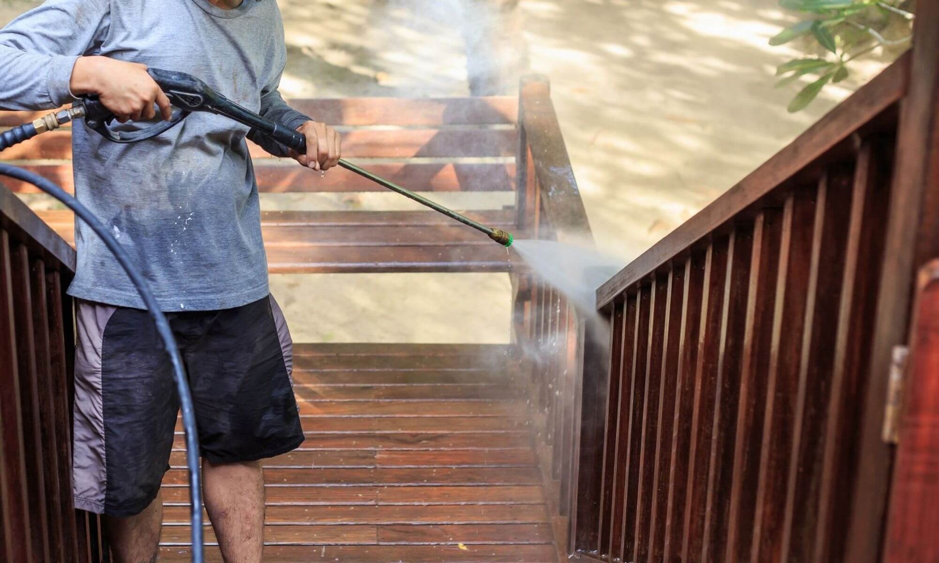 deck and fence pressure washing cleaning service near Minneapolis MN