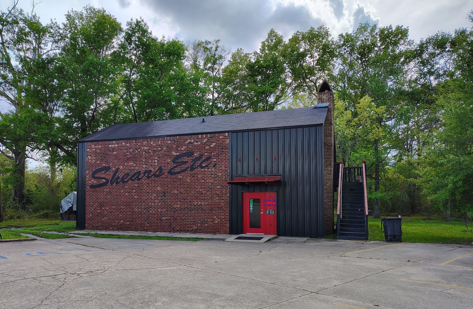The facade of Shears Etc