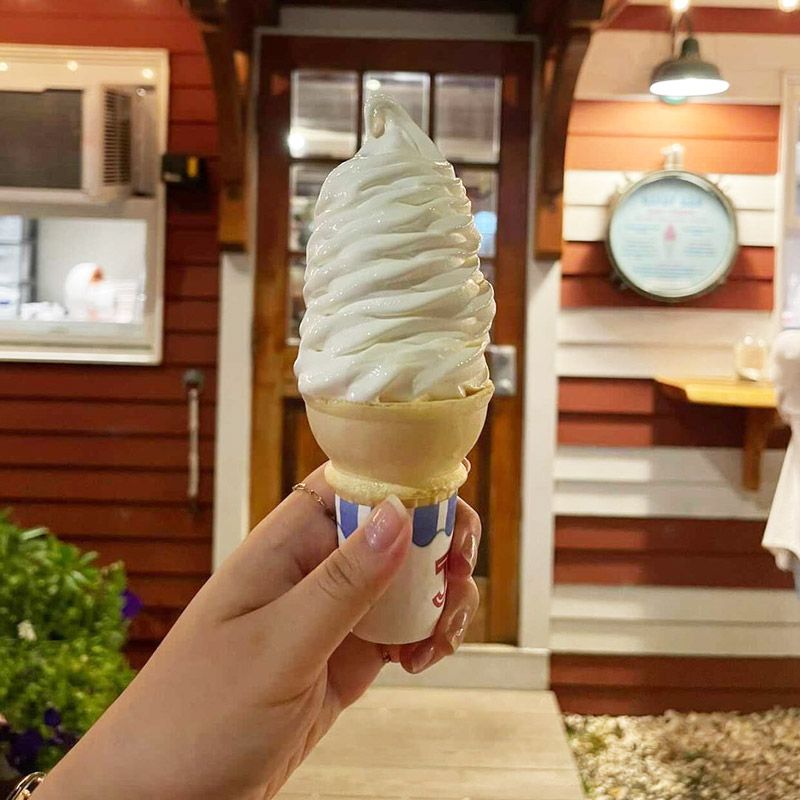 Soft Serve Icecream Branford CT Milkshakes and Flurrys Dairy Bar