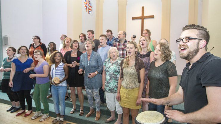 Der Afrika-Gospelchor Njabulo probt donnerstags um 19:30 Uhr in der Christuskirche Osnabrück.