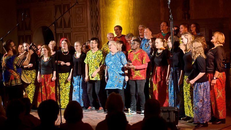 Der Afrika-Gospelchor Njabulo singt bei einem Benefizkonzert in der Lutherkirche in Osnabrück.