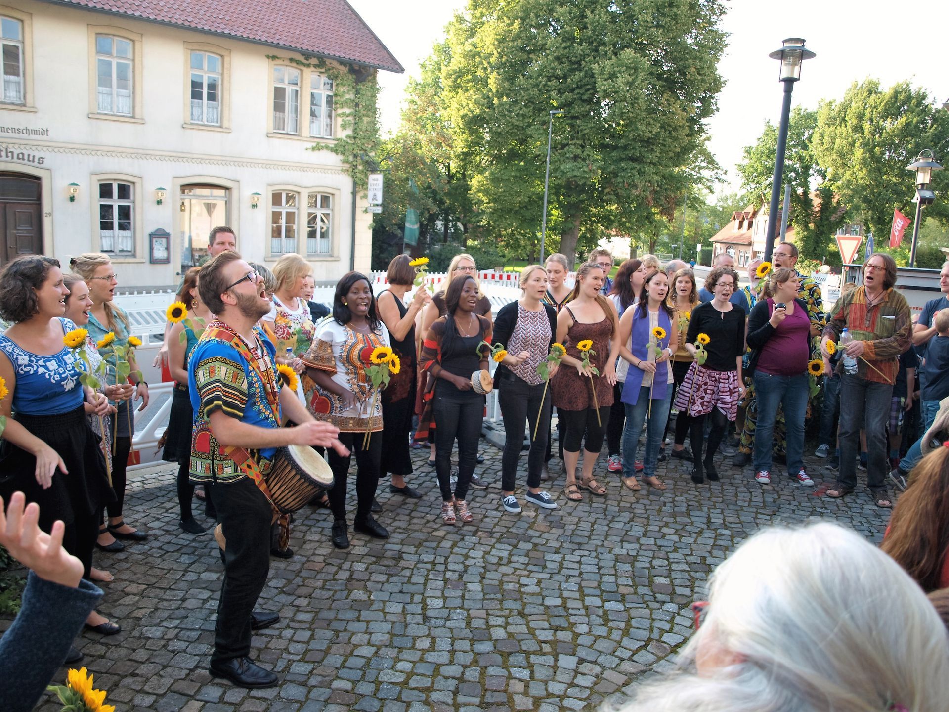 Der Afrika-Gospelchor Njabulo singt ein Gospelkonzert in der Walburgiskirche in Venne.