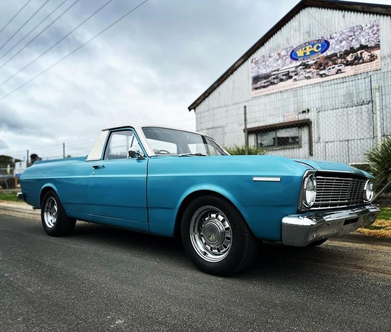 blue car