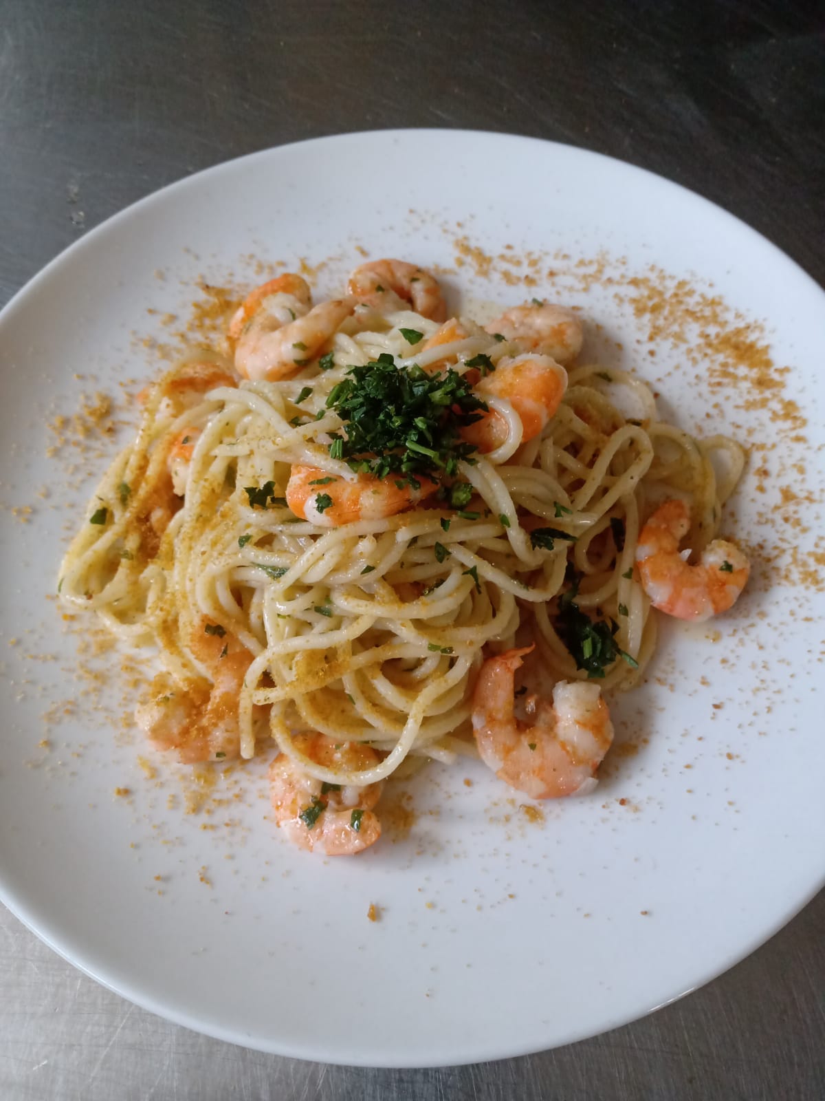 spaghetti ai gamberi nel nostro hotel ristorante Stella 2000 a Olbia