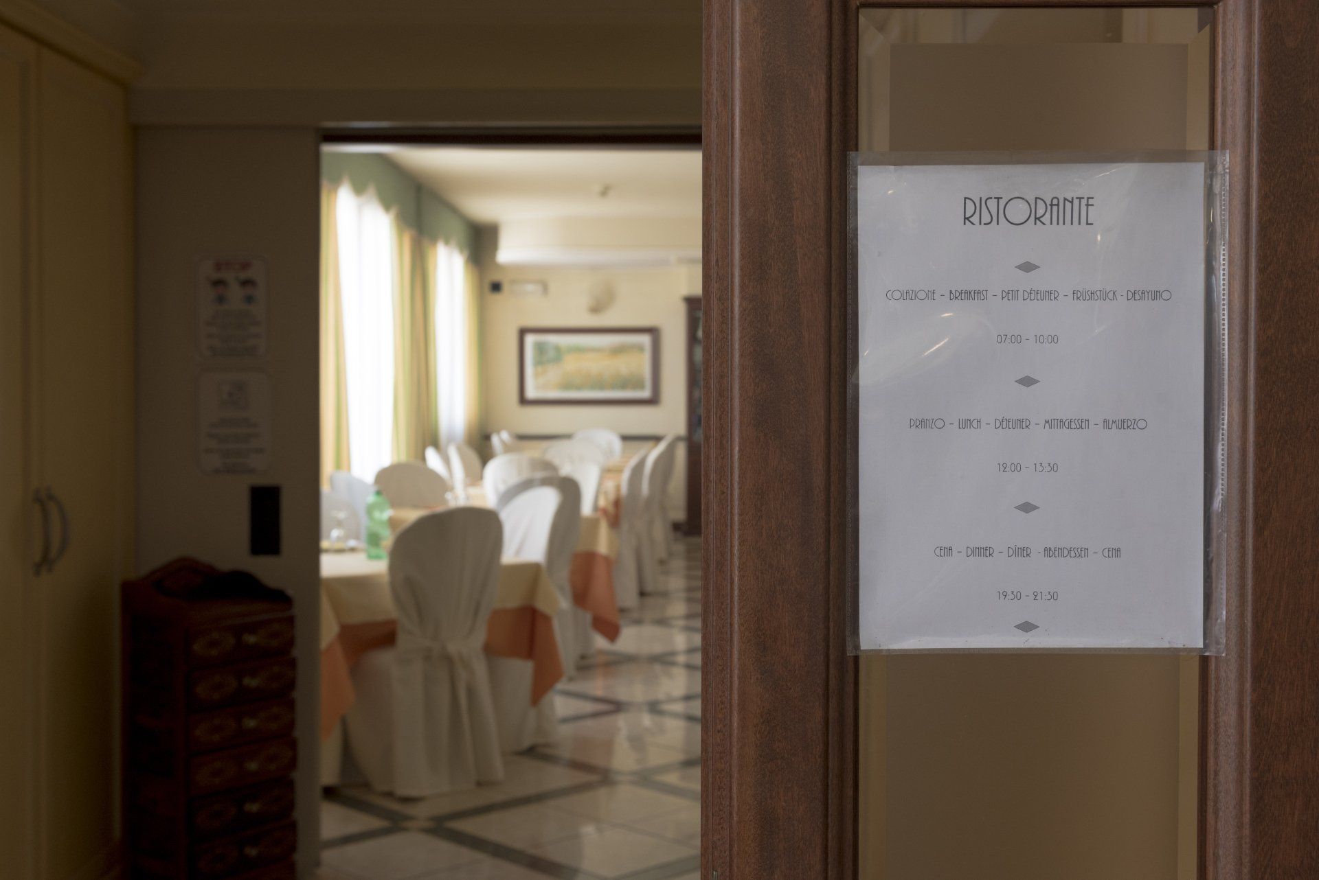 Sala da pranzo hotel ristorante Stella 2000 a Olbia