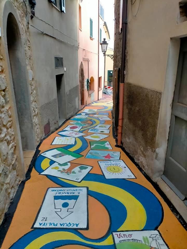 Universo Riparbella, altro dettaglio del murale in Via della Noce