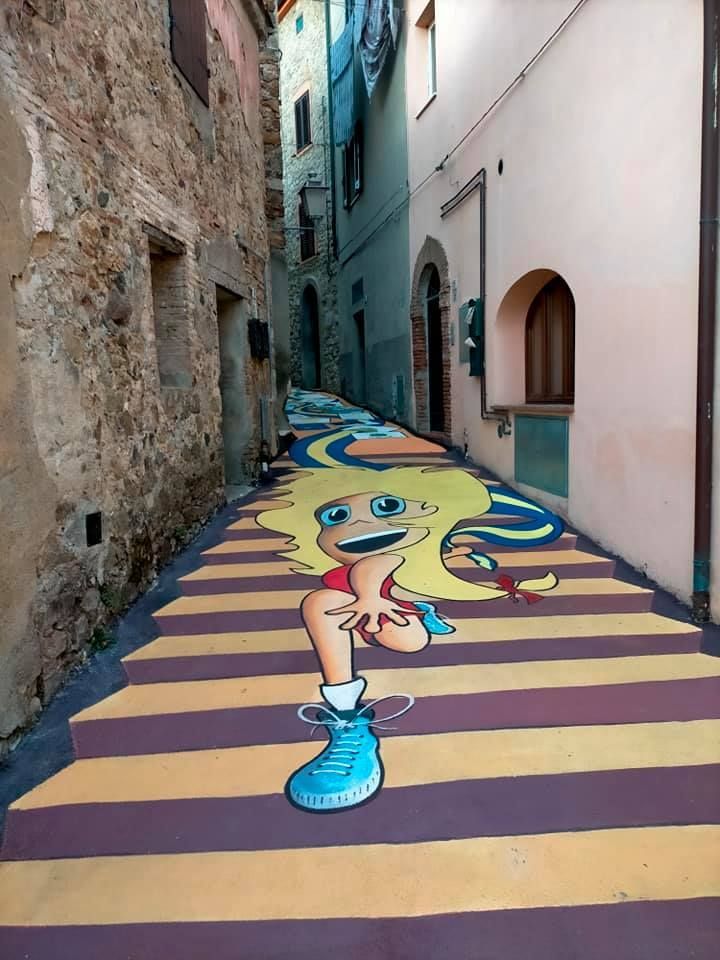 Universo Riparbella, dettaglio del murale su strada in Via della Noce