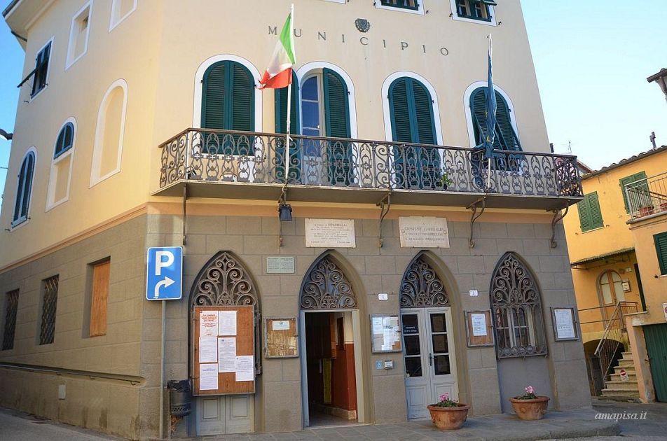 Il Palazzo Civico di Riparbella