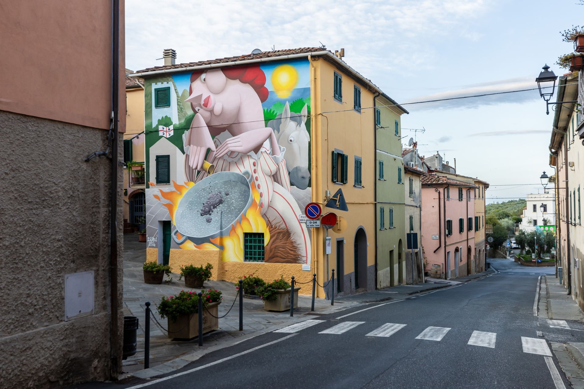 L'amore nella pentola, murale di Zed1 in Piazza Borgo di Sotto a Riparbella