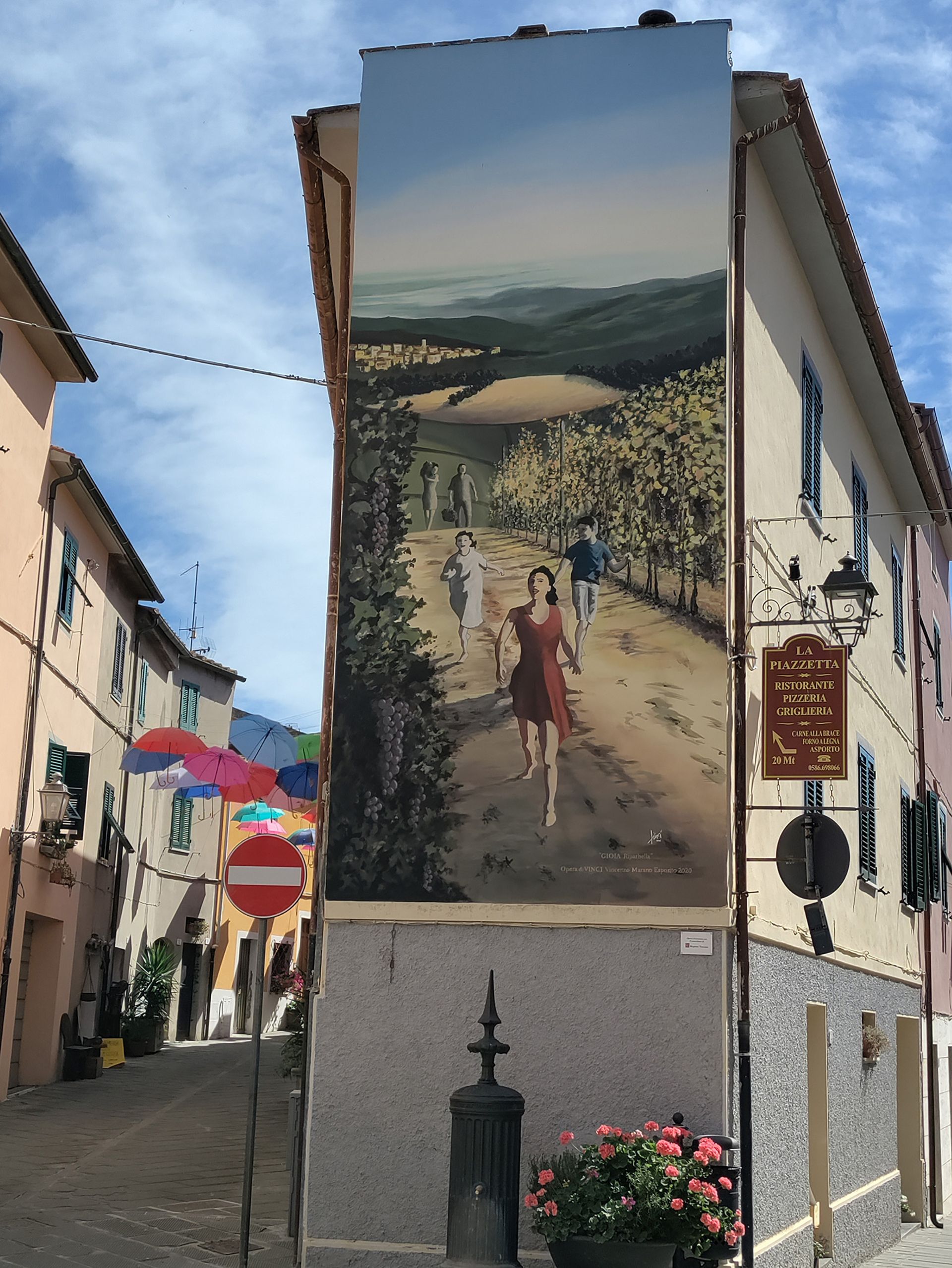 Murale La Gioia in Piazza della Madonna, Riparbella