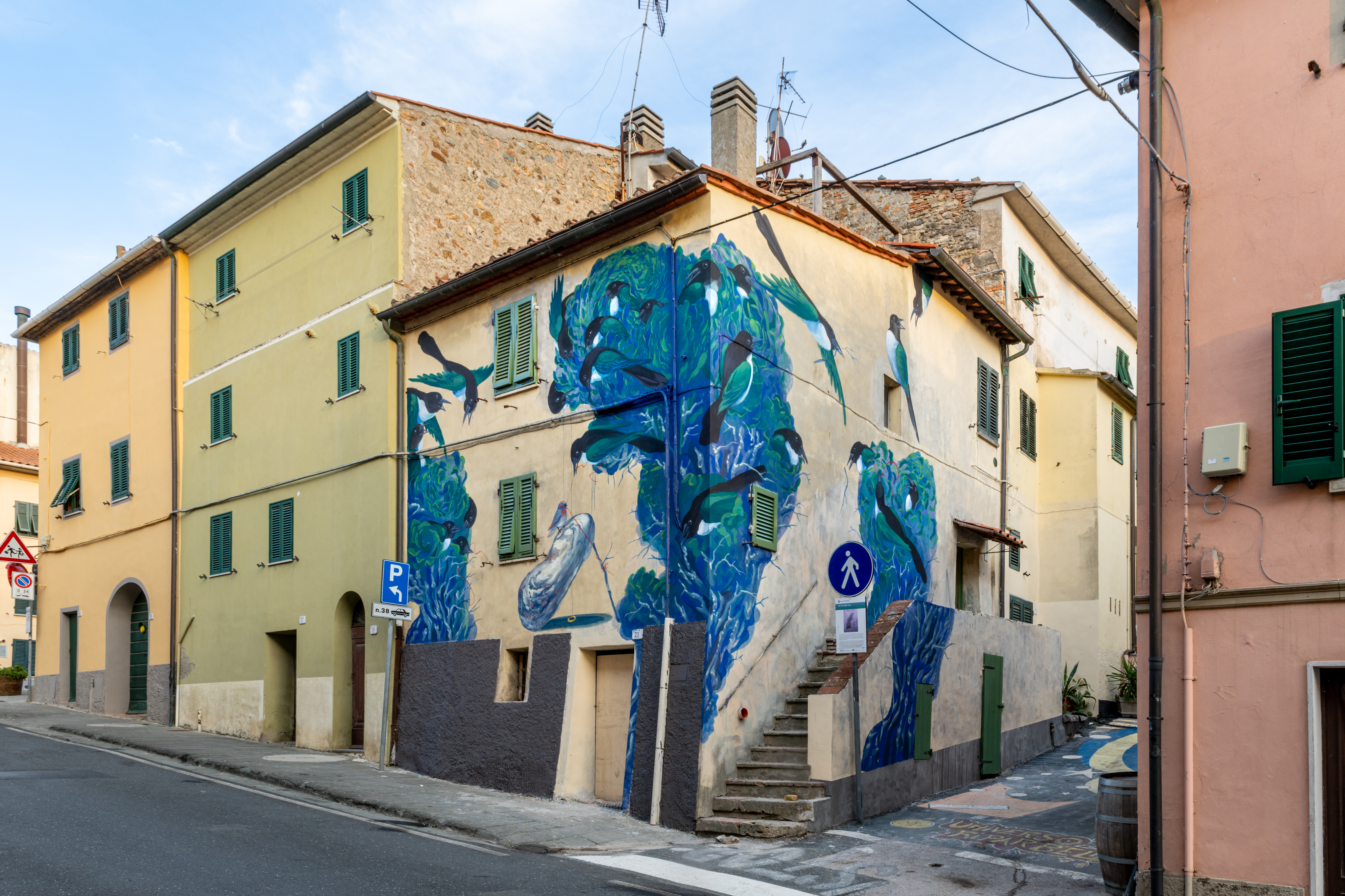 Hunting Hunters, murale di Hitnes in Via della Noce 1 a Riparbella
