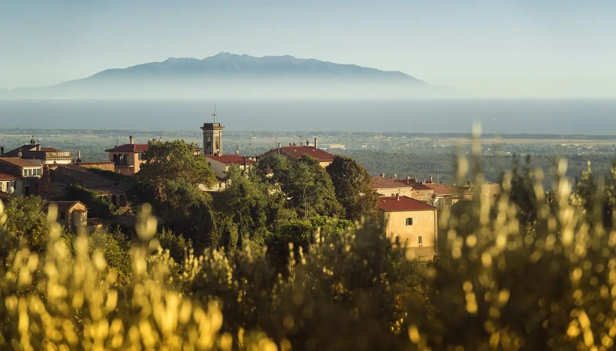 Veduta del borgo di Riparbella