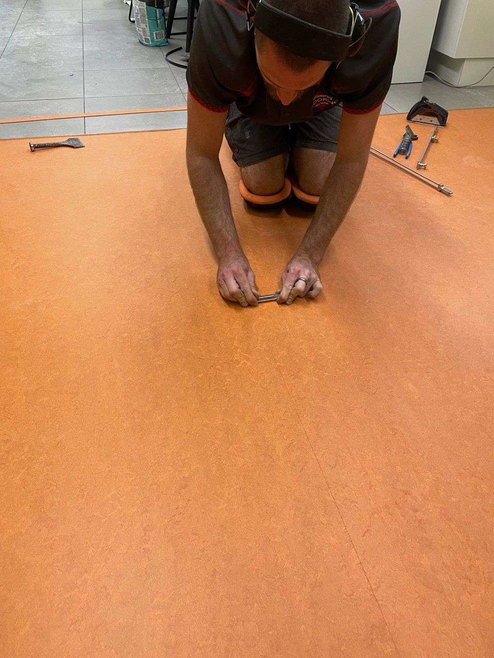 Laying orange carpet - Flooring in Alice Springs, NT