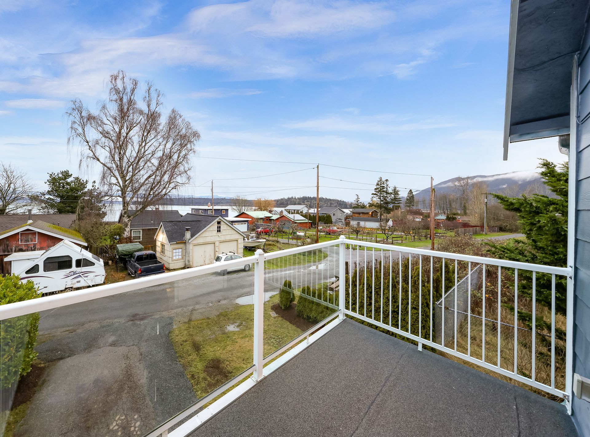 Balcony with scenic views of Gooseberry Point and the water.
