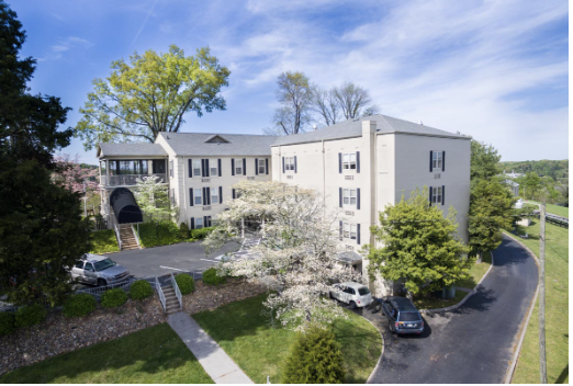 River Oaks Place Loudon