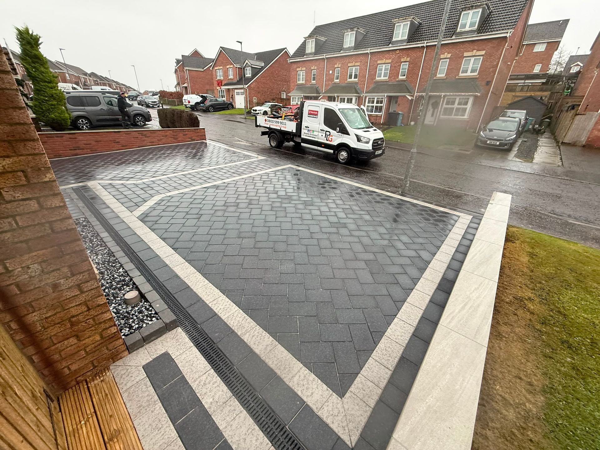 Marshalls Lunar driveway with contrasting border, feature wall and porcelain coping in Glenboig