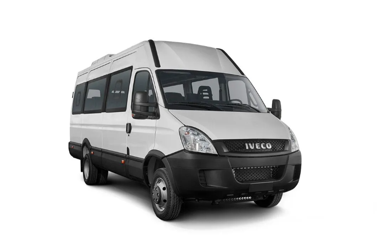 Furgoneta Iveco blanca y negra sobre fondo blanco