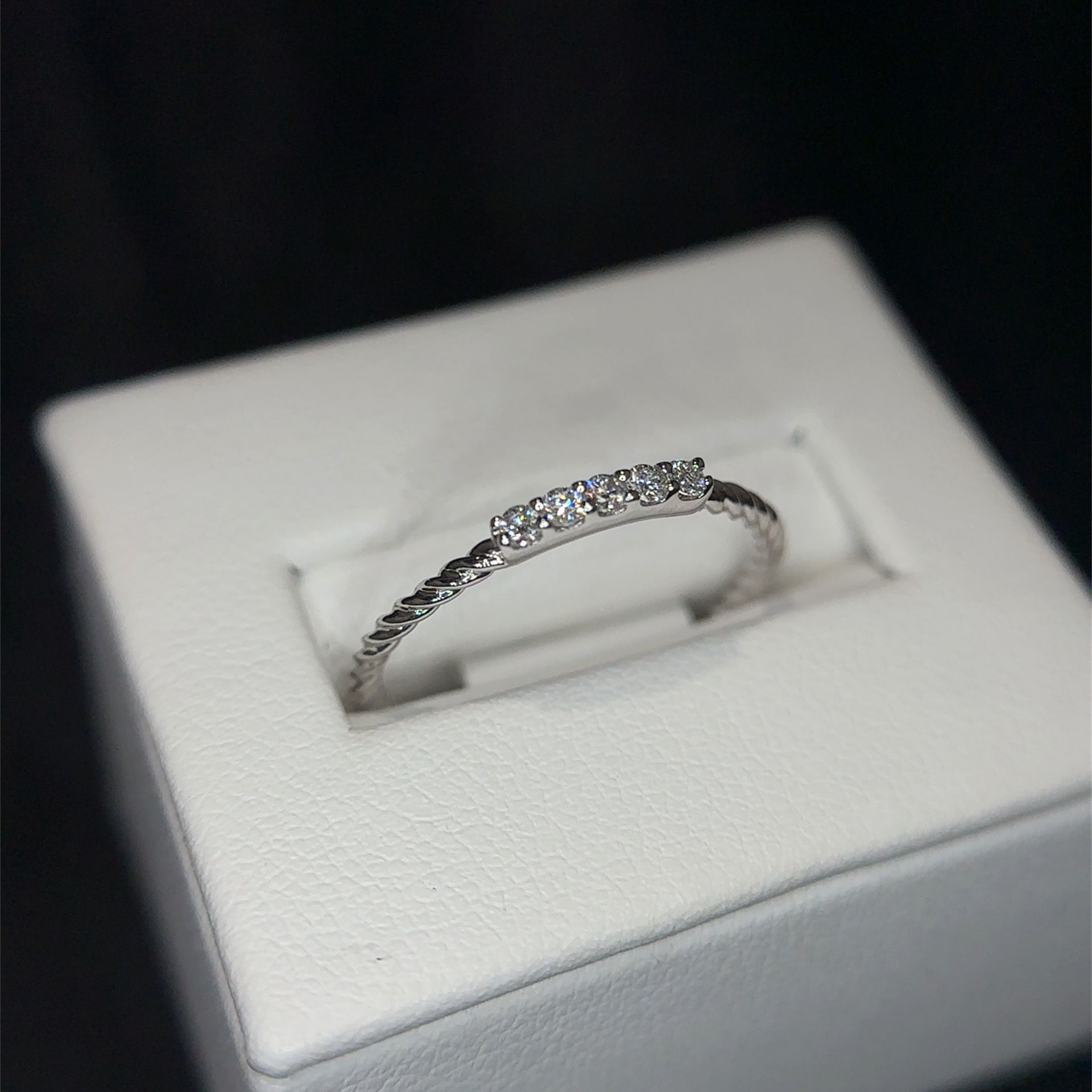 14K White Gold Diamond Wedding Band