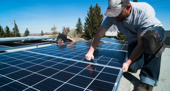 instalación de tejados solares a precio barato en Cáceres